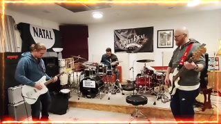 Having unleashed 2 new (to you) songs on Saturday, we're back working on more new stuff. Well, we just worked out we've got 10 more. That's 5 old to us but new to you ones and 5 new to us and you ones. If you're now confused, it's ok, so are we. 🤘🥴
(this is a clip from a new to us and you one, called Stone Tape)